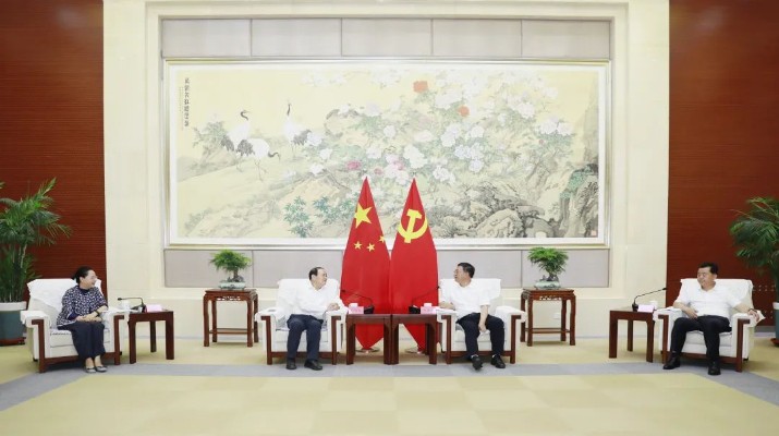 集團(tuán)黨委書(shū)記、董事長(zhǎng)石培文一行拜訪定西市委市政府主要領(lǐng)導(dǎo)