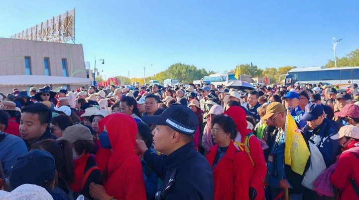 額濟(jì)納胡楊林景區(qū)今年為何這樣“紅”？